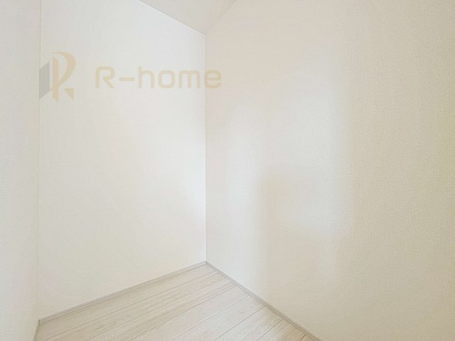 第1笠間市笠間　新築戸建て　7号棟の収納|キッチンにはパントリーを設置！キッチン回りの整理整頓の悩みも解決♪