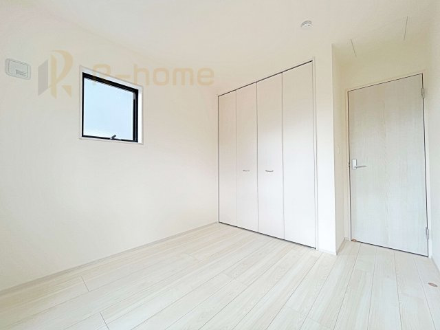 第1笠間市笠間　新築戸建て　7号棟の洋室|どんな部屋家具も合わせやすいシンプルな洋室！
たっぷりの日差しと心地よい風が舞い込む住まい♪