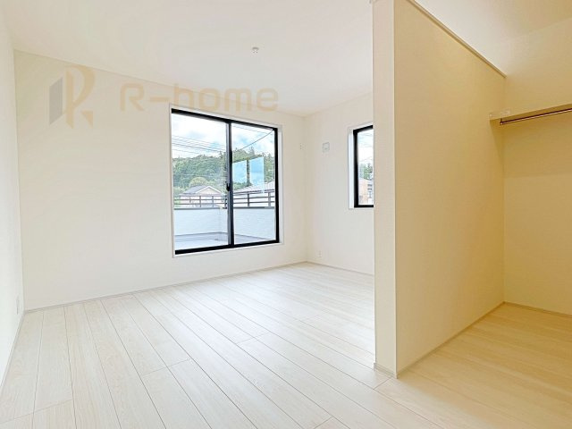 第1笠間市笠間　新築戸建て　7号棟の洋室|収納便利なウォークインクローゼット付きの洋室♪
明るく風通しの良いお部屋です♪
