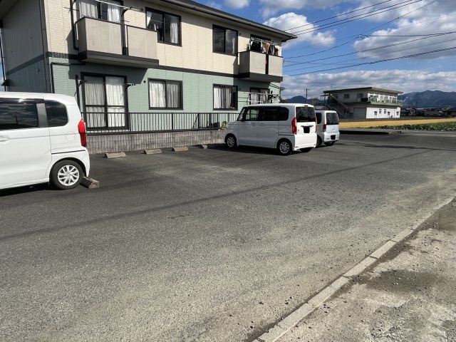 セジュール拓・雅の駐車場