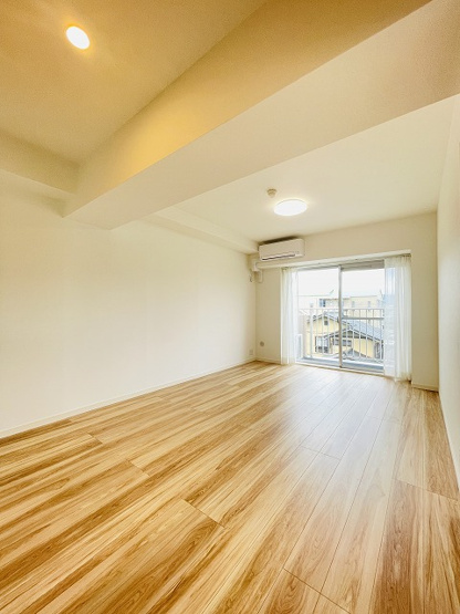 【居間・リビング】 | ライオンズマンション博多南 | 南西向きで陽当り良好です