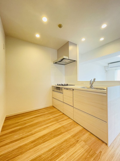 【キッチン】 | ライオンズマンション博多南 | 空間がスッキリみえるダウンライトを採用。キッチンに立つのが楽しくなります♪