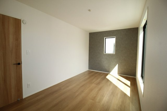 香美市土佐山田町宝町4丁目　1号棟　【内覧可能】（全5区画）　新築戸建の洋室|2Ｆ　南の部屋　8.25帖