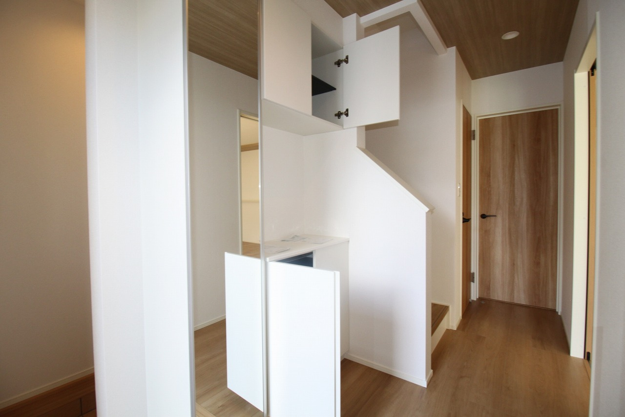 香美市土佐山田町宝町4丁目　1号棟　【内覧可能】（全5区画）　新築戸建の収納|玄関収納