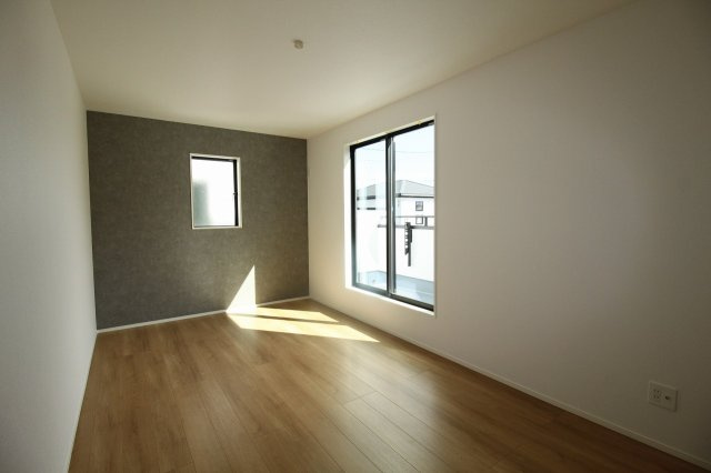 香美市土佐山田町宝町4丁目　1号棟　【内覧可能】（全5区画）　新築戸建の洋室|2Ｆ　南の部屋　8.25帖