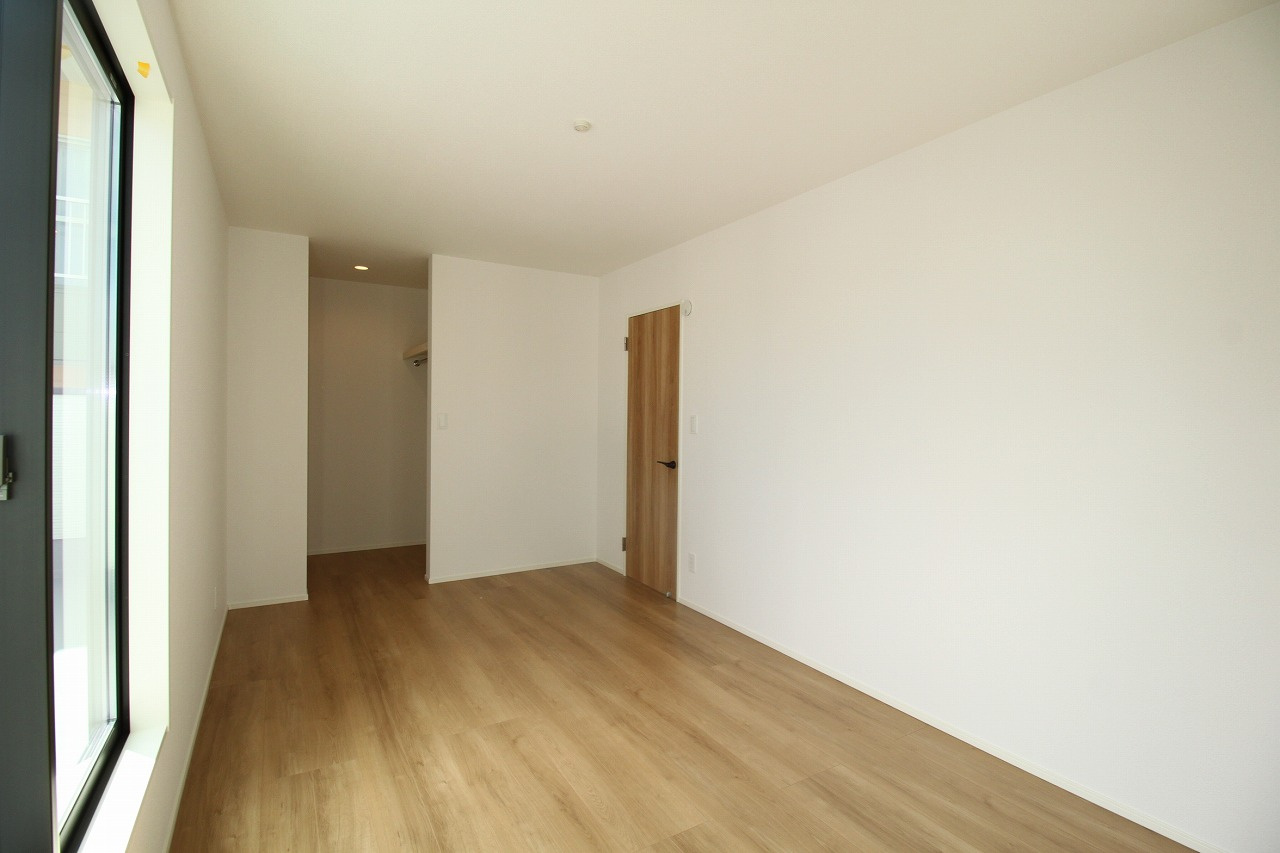 香美市土佐山田町宝町4丁目　1号棟　【内覧可能】（全5区画）　新築戸建の洋室|2Ｆ　南の部屋　8.25帖