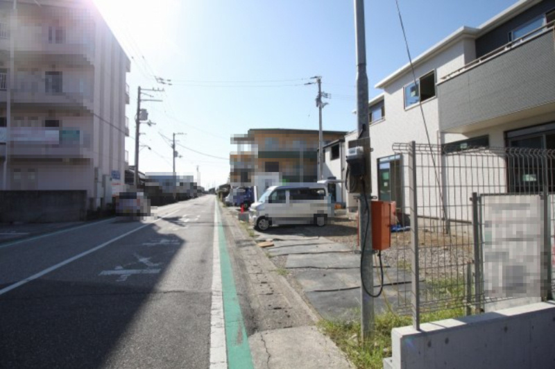 香美市土佐山田町宝町4丁目　1号棟　【内覧可能】（全5区画）　新築戸建の前面道路含む現地写真