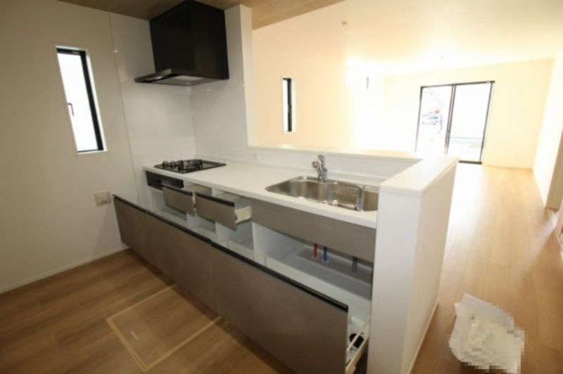 香美市土佐山田町宝町4丁目　1号棟　【内覧可能】（全5区画）　新築戸建のキッチン