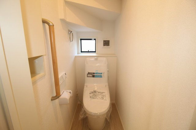 香美市土佐山田町宝町4丁目　1号棟　【内覧可能】（全5区画）　新築戸建のトイレ|1F