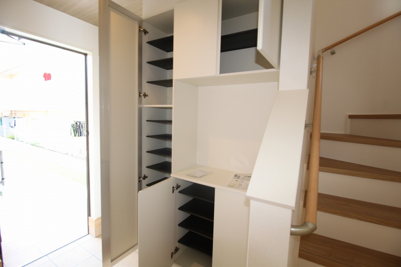 香美市土佐山田町宝町4丁目　1号棟　【内覧可能】（全5区画）　新築戸建の収納|玄関収納