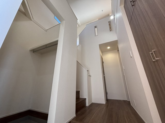 新築戸建て　我孫子市高野山の内装|玄関吹抜け