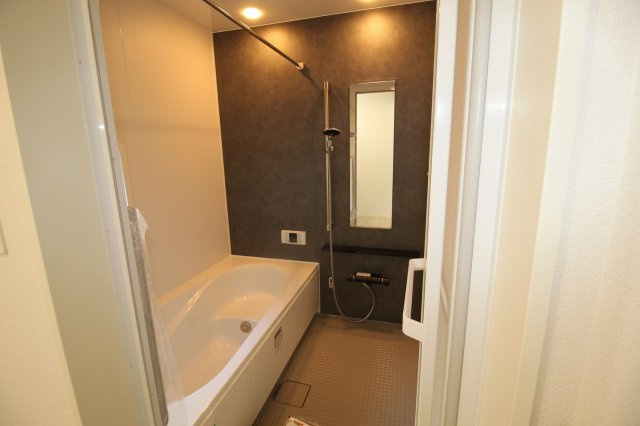 香美市土佐山田町宝町4丁目　2号棟（全5区画）　新築戸建の浴室