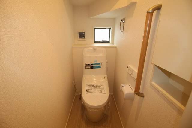 香美市土佐山田町宝町4丁目　2号棟（全5区画）　新築戸建のトイレ|1F