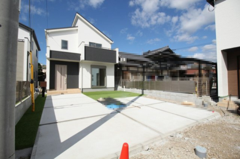 香美市土佐山田町宝町4丁目　2号棟　【内覧可能】（全5区画）　新築戸建の駐車場