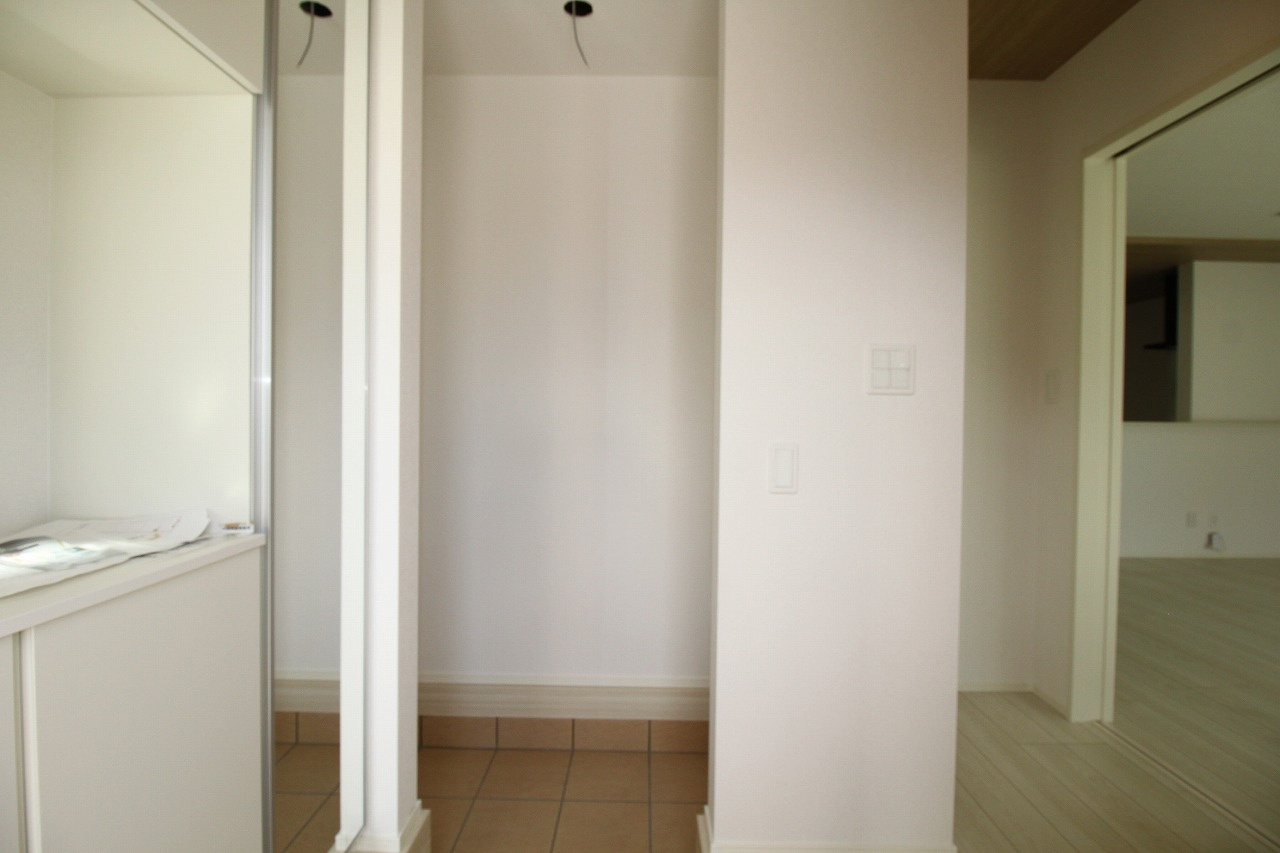 香美市土佐山田町宝町4丁目　2号棟　【内覧可能】（全5区画）　新築戸建の収納|シューズインクローク