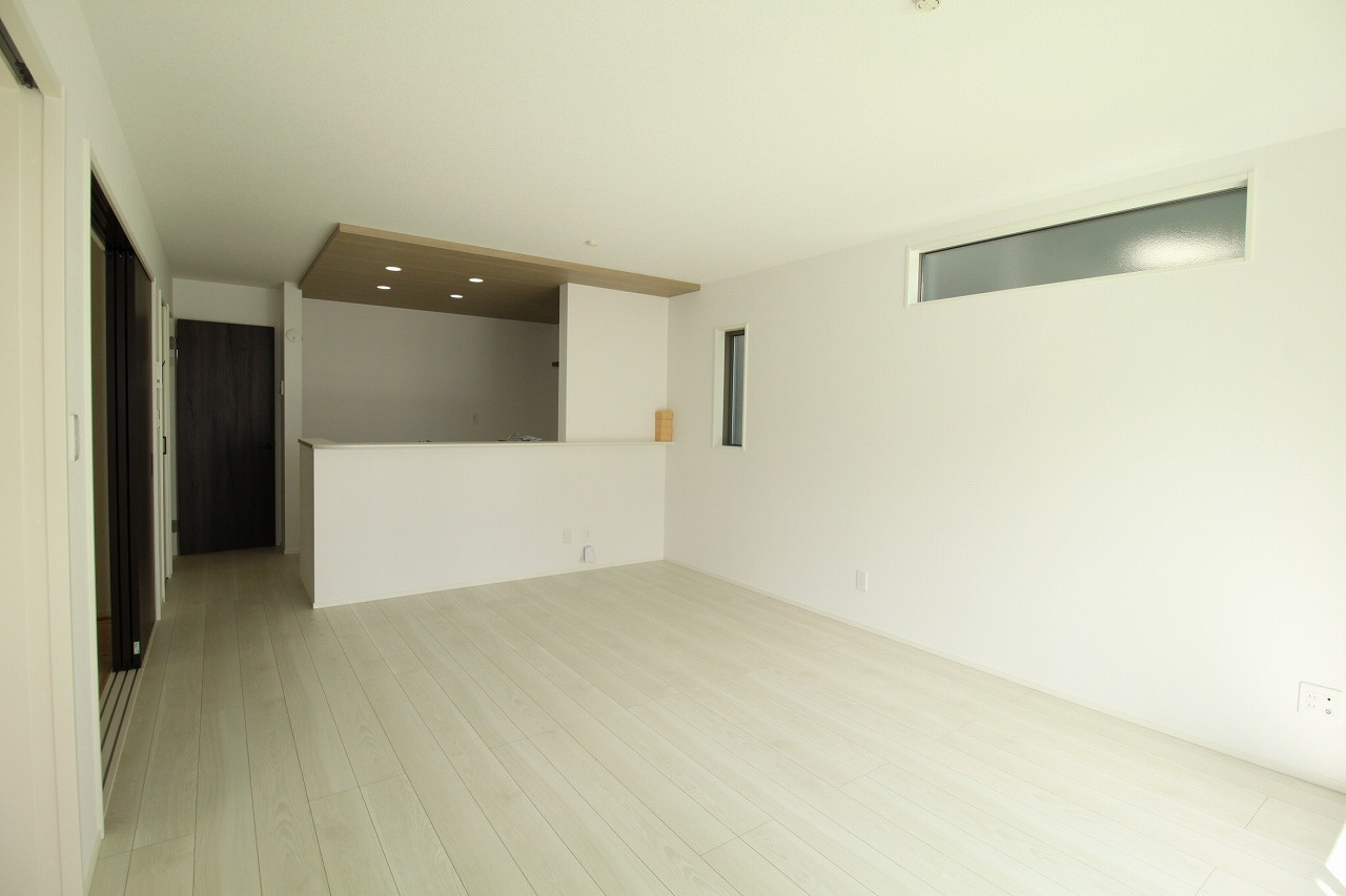 香美市土佐山田町宝町4丁目　2号棟　【内覧可能】（全5区画）　新築戸建の居間・リビング|LDK　16.0帖