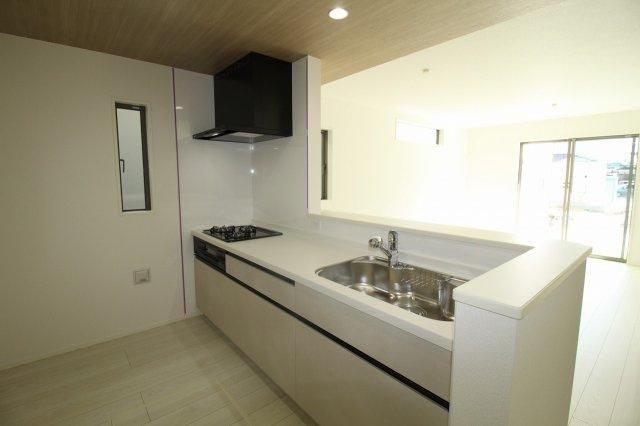 香美市土佐山田町宝町4丁目　2号棟（全5区画）　新築戸建のキッチン