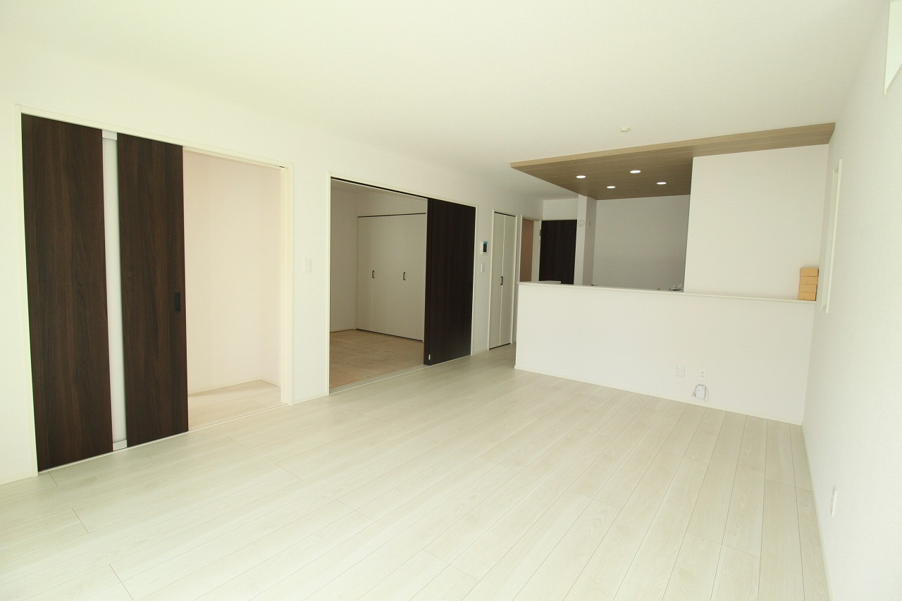 香美市土佐山田町宝町4丁目　2号棟　【内覧可能】（全5区画）　新築戸建の居間・リビング|LDK　16.0帖