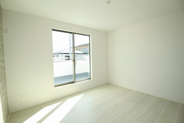 香美市土佐山田町宝町4丁目　2号棟　【内覧可能】（全5区画）　新築戸建の洋室|2F　南東の部屋　7.75帖