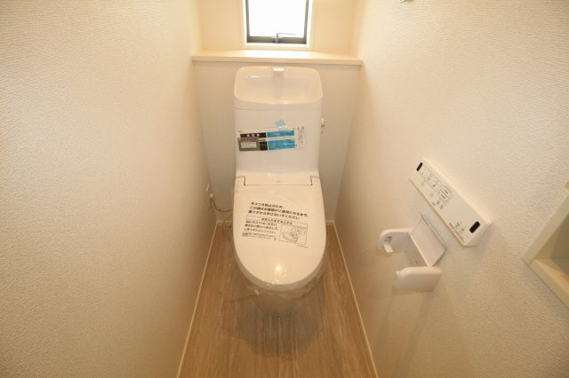 香美市土佐山田町宝町4丁目　2号棟（全5区画）　新築戸建のトイレ|2F