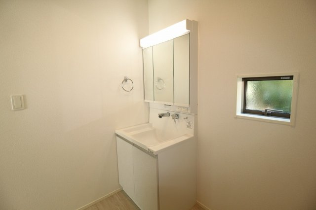 香美市土佐山田町宝町4丁目　2号棟（全5区画）　新築戸建の独立洗面台