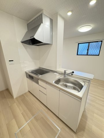 セレニティコートⅠのキッチン|写真は同建物の別部屋を参考に掲載しております。