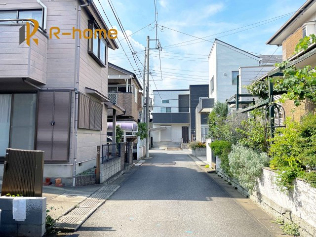 流山市東深井16期　新築戸建て　1号棟の前面道路含む現地写真|『今から見たい！』大歓迎です♪
お気軽にＲ－ｈomeまでお問い合わせください。