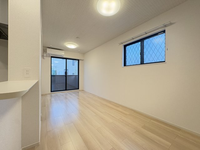 セレニティコートⅠの居間・リビング|写真は同建物の別部屋を参考に掲載しております。