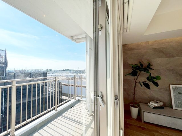 【バルコニー】