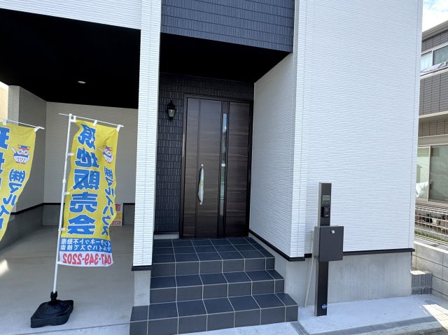 松戸市大金平３丁目新築戸建【小金北小学校：9分】のエントランス|エントランス・玄関ポーチ