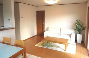 【居間・リビング】 | 大阪府高槻市塚原二丁目　新築戸建 | 同社施工例