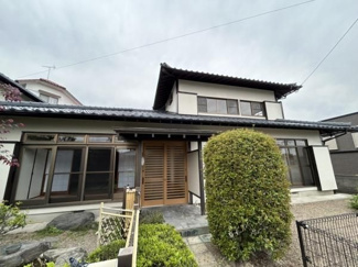 【外観】 | お庭は南向きで明るいです。外壁・屋根塗装も済んでいます