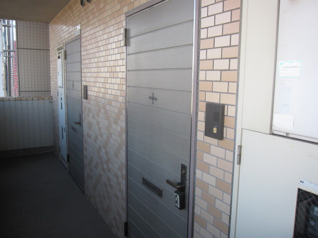 ジュネス神屋町のエントランス