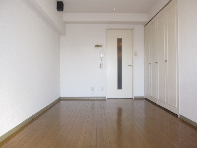 ジュネス神屋町の居間・リビング