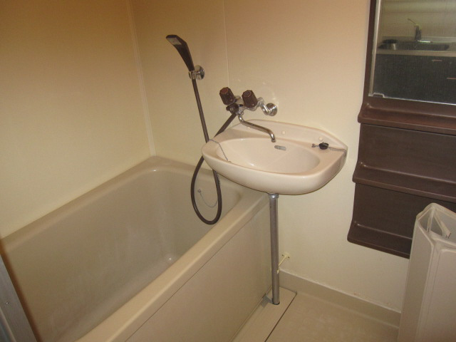 ジュネス神屋町の浴室