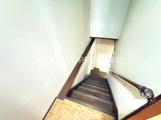 【内装】 | 灘ビラー | 階段部分には手すりが設けられております♪