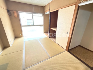 【和室】 | 灘ビラー | 2階和室６帖です♪床の間・押入れも有り、室内広く感じられます！！お好きなリフォームを楽しんでみませんか？ぜひ現地でご確認ください！！