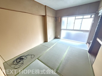 【和室】 | 灘ビラー | 2階和室６帖です♪床の間・押入れも有り、室内広く感じられます！！お好きなリフォームを楽しんでみませんか？ぜひ現地でご確認ください！！令和８年６月初旬室内リフォーム済み♪