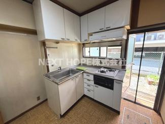 【キッチン】 | 灘ビラー | 作業効率の良いL字型システムキッチンです♪収納力もございます！窓も有り、明るく快適です！！