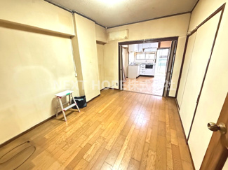 【洋室】 | 灘ビラー | 1階洋室6帖からダイニングキッチンです♪約12帖のLDKとしても使用可能です！！ぜひ現地でご確認ください！