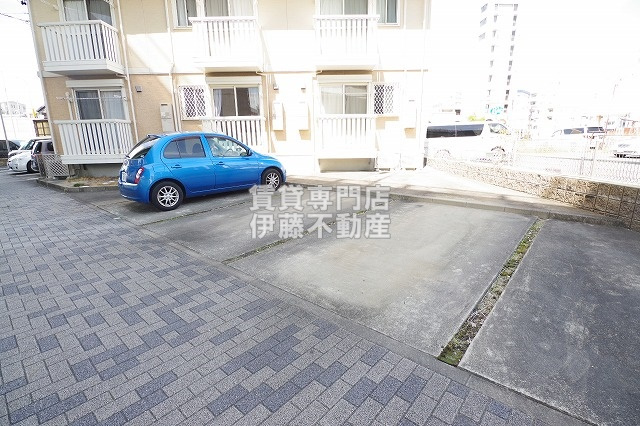 ウエストベルの駐車場