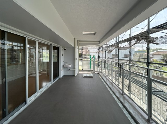 リビオ光明池ロジュマンのバルコニー|現在大規模修繕工事中です。2025年6月22日時点