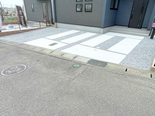 小山市犬塚2期　新築戸建て　1号棟の駐車場|カースペースは2台お停めいただけます♪