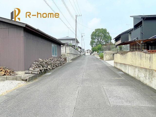小山市犬塚2期　新築戸建て　1号棟の前面道路含む現地写真|堂々！建物完成♪実際のお部屋をご見学可能です♪
ご見学が一番の資料！お気軽にお問い合わせ下さい♪
