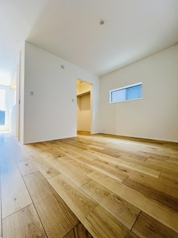NEST BASE｜緑を纏う、大庭のデザイナーズ邸宅の洋室