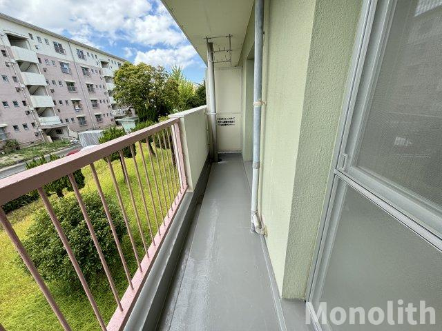 鶴山台31号棟のバルコニー