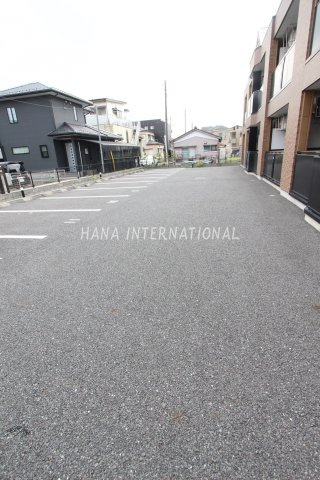 グランディール・サワーの駐車場