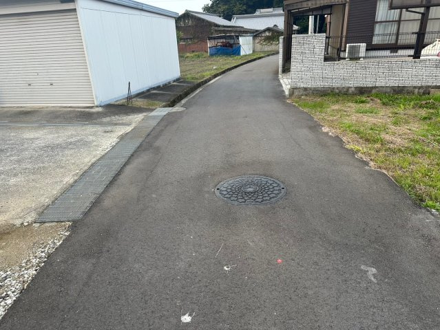 外山町　売土地　3区画の前面道路含む現地写真