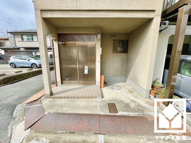 宇治市小倉町新田島の玄関