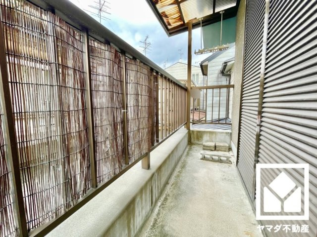 宇治市小倉町新田島のバルコニー
